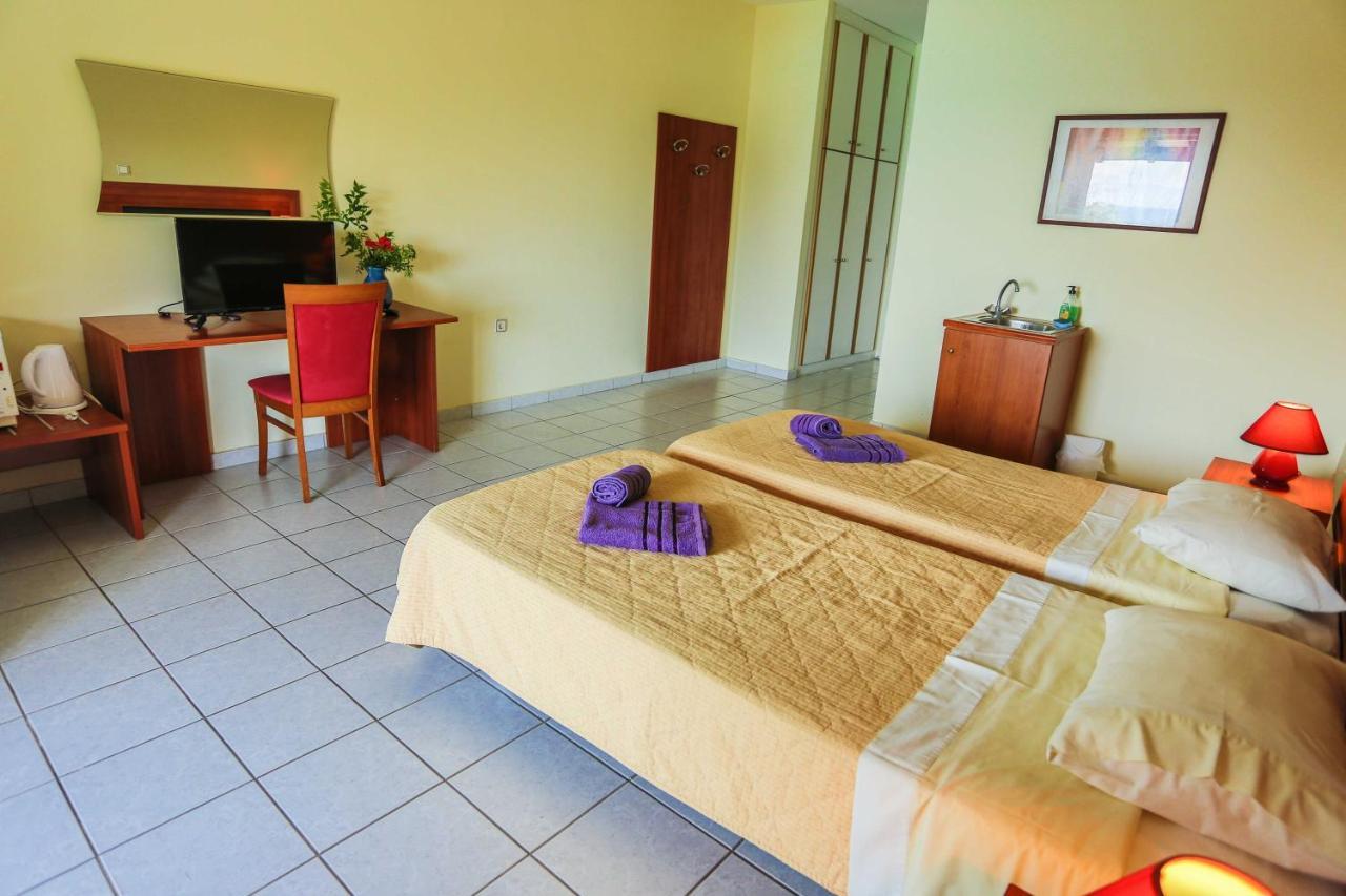 Amfitriti Hotel & Studios Lákka Exteriör bild