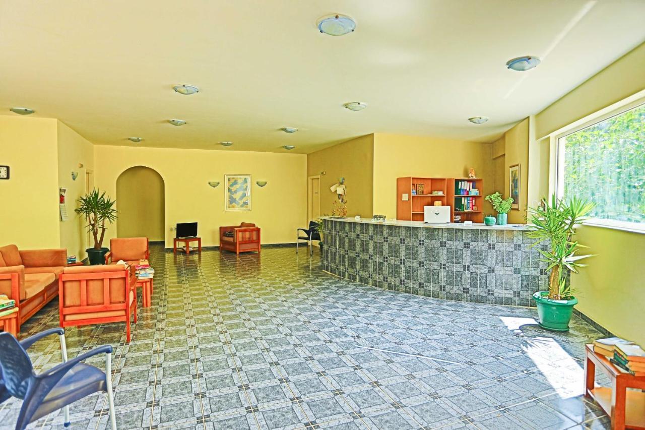 Amfitriti Hotel & Studios Lákka Exteriör bild