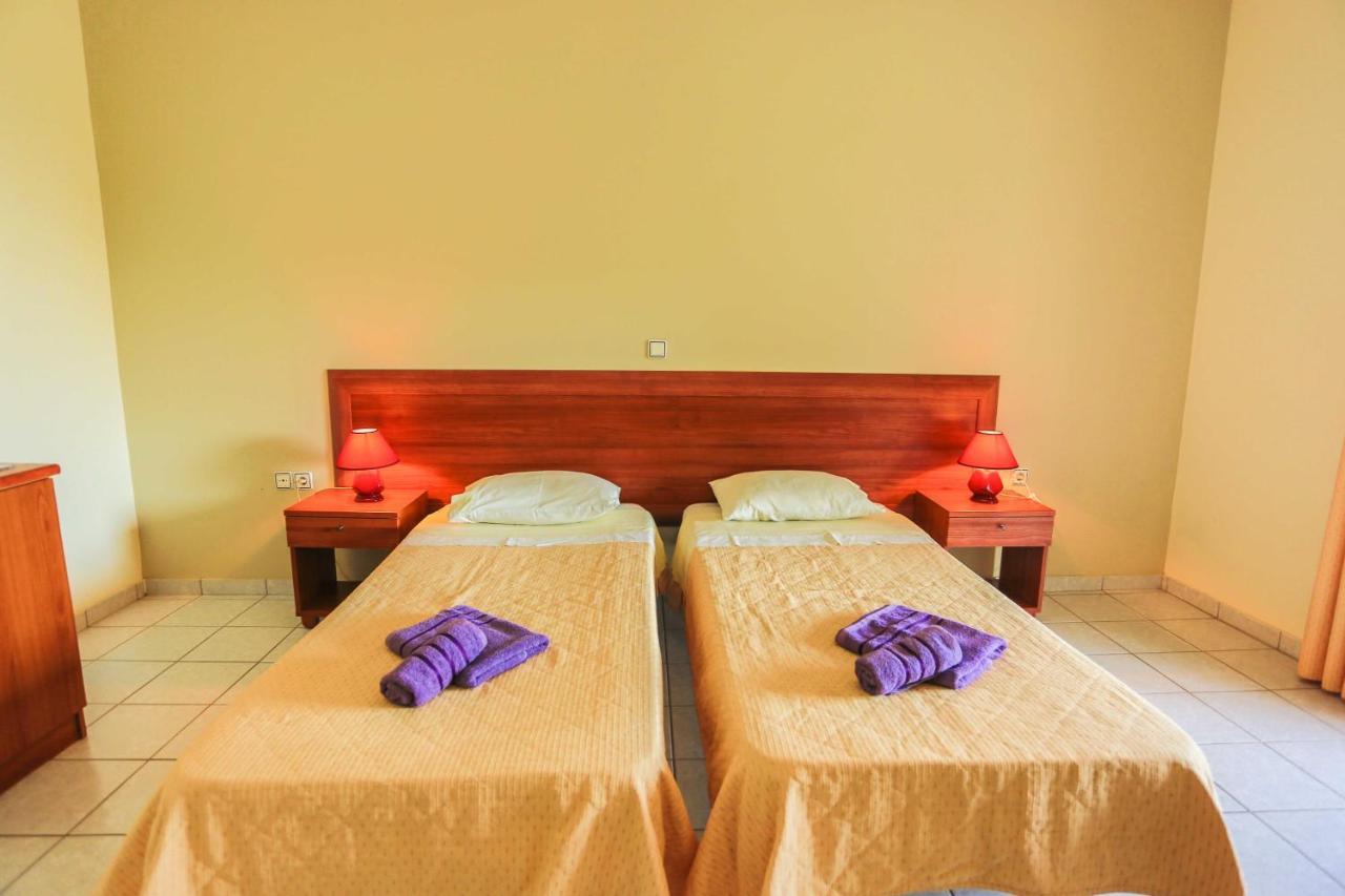Amfitriti Hotel & Studios Lákka Exteriör bild